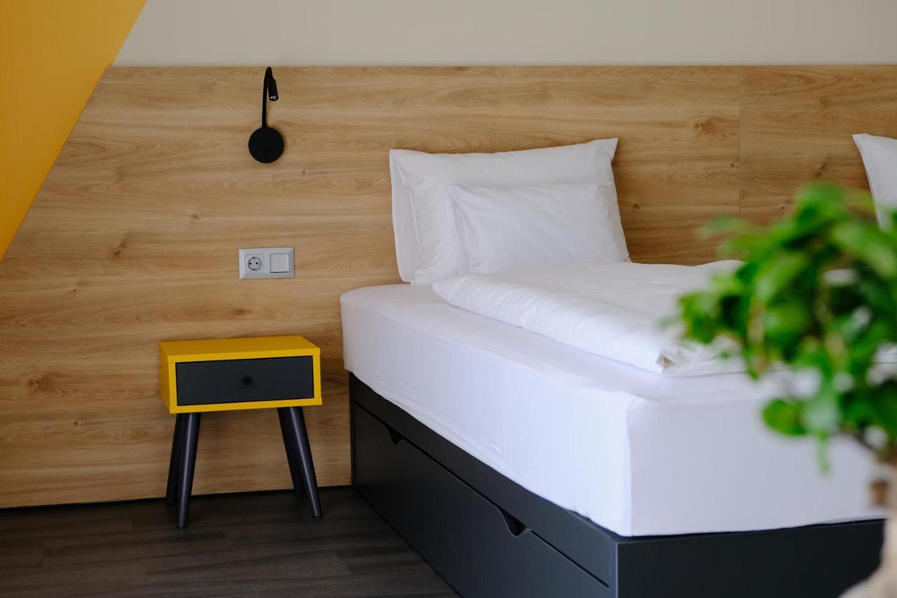 Kiraly Park Hotel Сомбатгей Екстер'єр фото